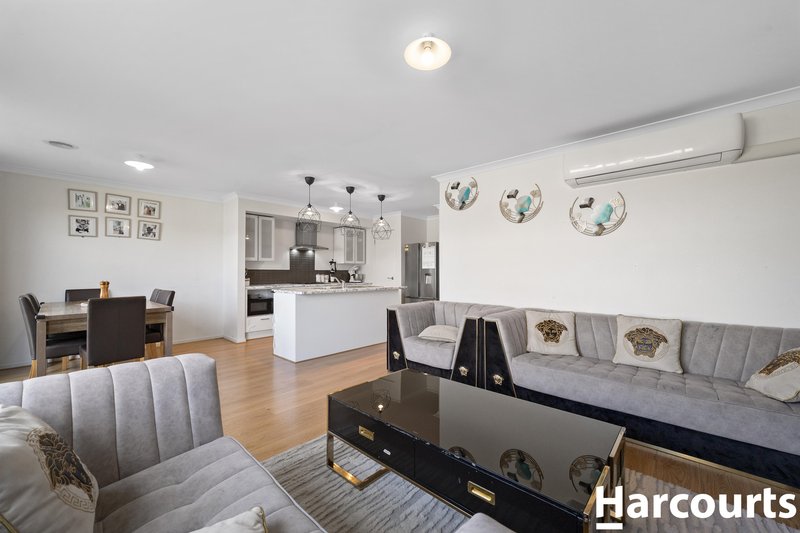 Photo - 29 Stanmore Crescent, Wyndham Vale VIC 3024 - Image 4