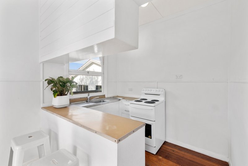 Photo - 29 Stapylton St , Coolangatta QLD 4225 - Image 3