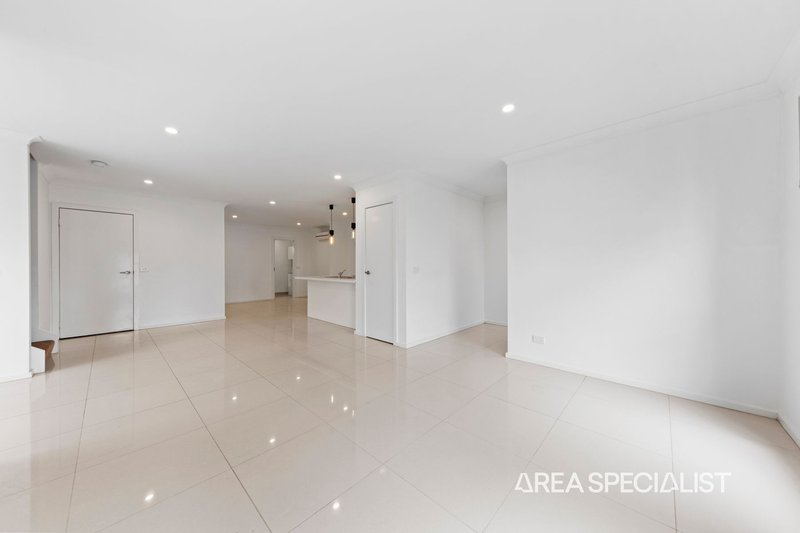 Photo - 29 Station Street, Pakenham VIC 3810 - Image 3