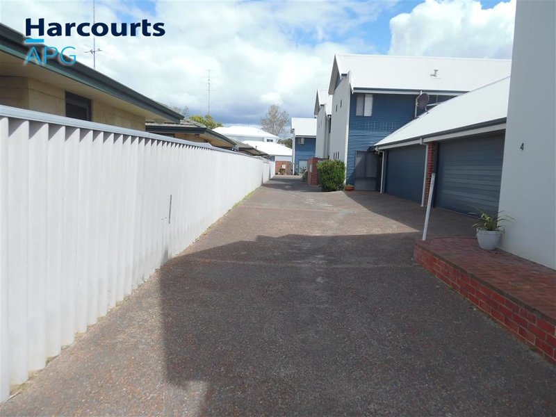 Photo - 2/9 Strickland Street, South Bunbury WA 6230 - Image 15