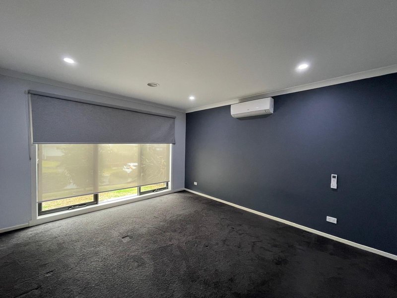 Photo - 29 Summerhill Drive, Pakenham VIC 3810 - Image 7