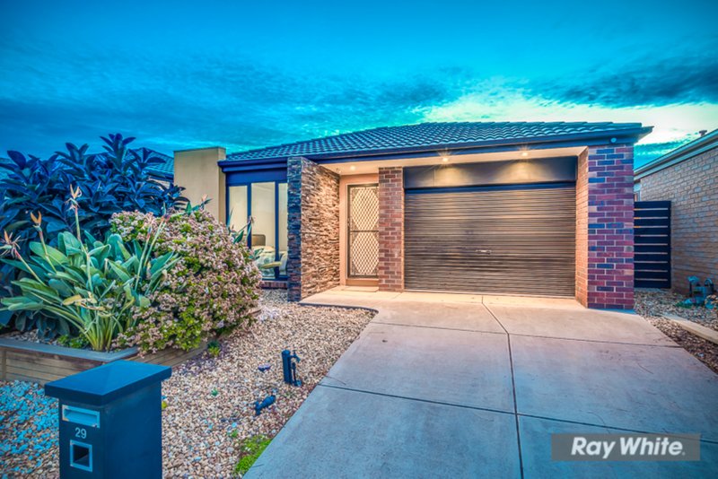 Photo - 29 Summerhill St , Tarneit VIC 3029 - Image 2