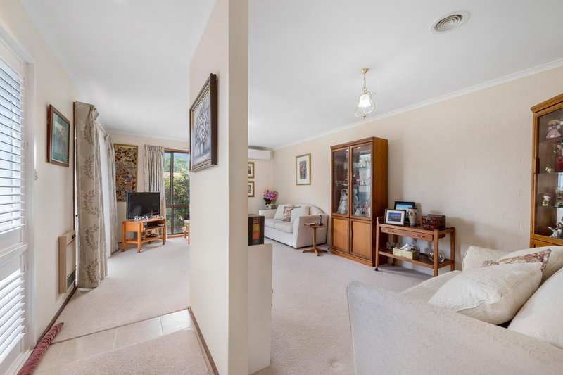 Photo - 29 Summerville Crescent, Florey ACT 2615 - Image 3