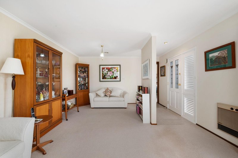 Photo - 29 Summerville Crescent, Florey ACT 2615 - Image 4