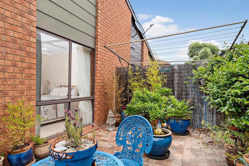 Photo - 29 Summerville Crescent, Florey ACT 2615 - Image 11