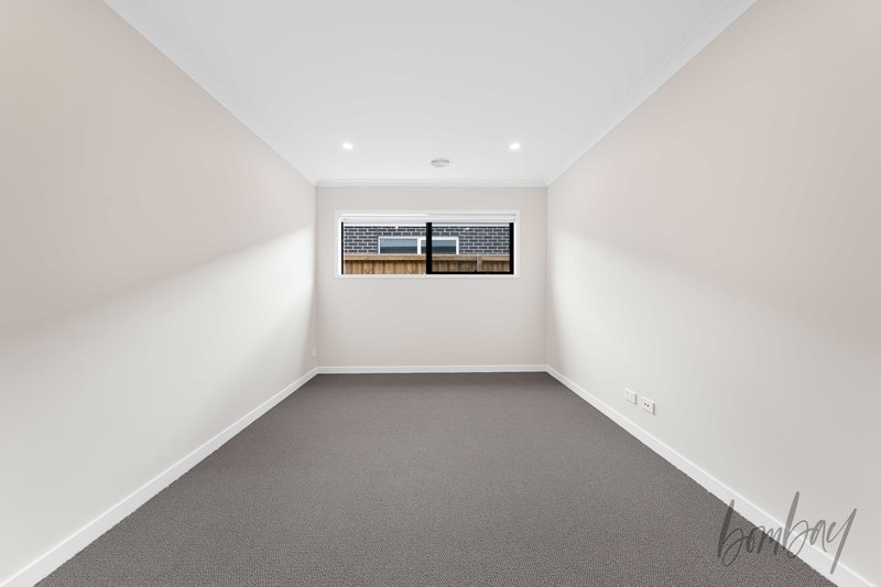 Photo - 29 Swiss Boulevard, Donnybrook VIC 3064 - Image 5
