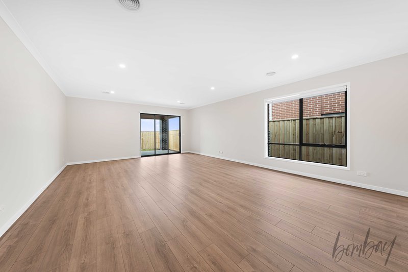 Photo - 29 Swiss Boulevard, Donnybrook VIC 3064 - Image 6