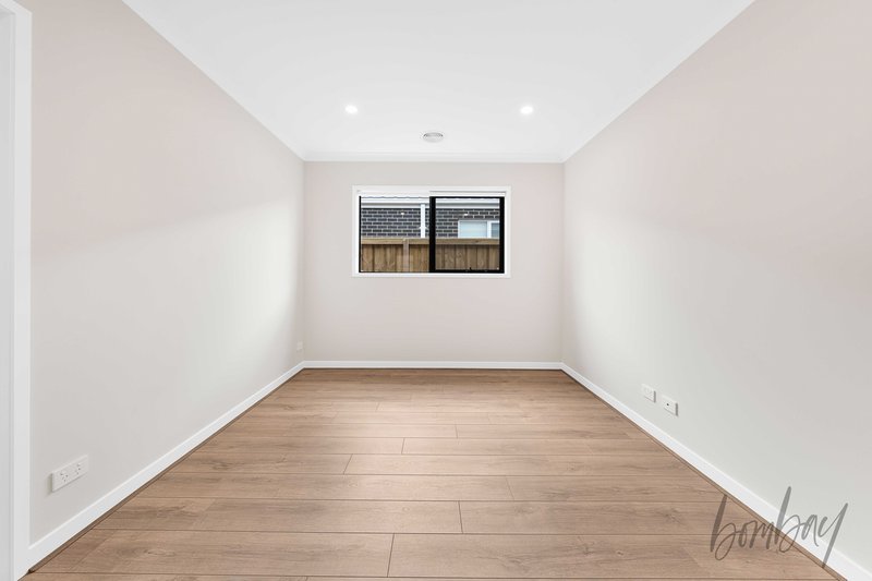 Photo - 29 Swiss Boulevard, Donnybrook VIC 3064 - Image 9