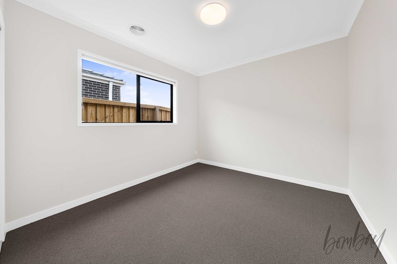 Photo - 29 Swiss Boulevard, Donnybrook VIC 3064 - Image 12