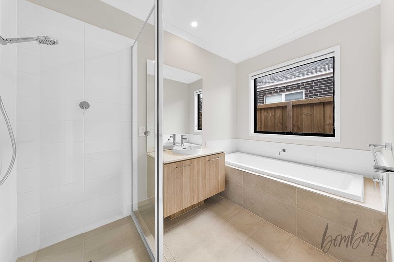 Photo - 29 Swiss Boulevard, Donnybrook VIC 3064 - Image 13