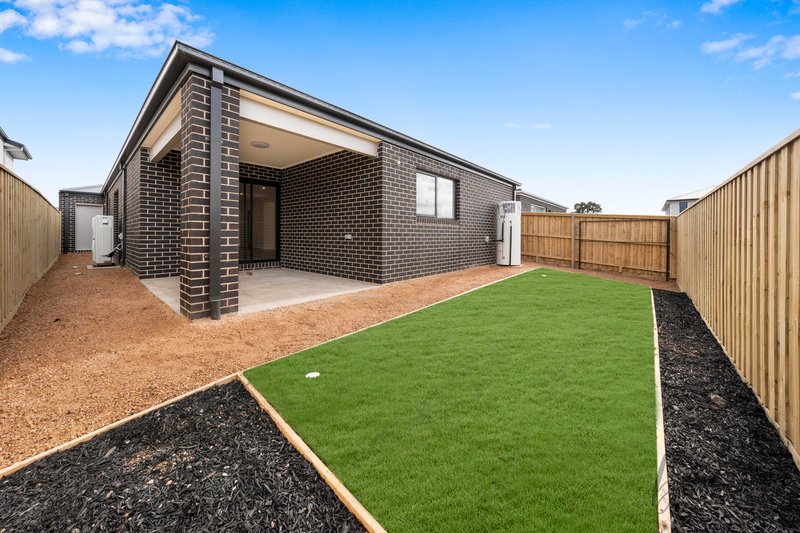 Photo - 29 Swiss Boulevard, Donnybrook VIC 3064 - Image 15