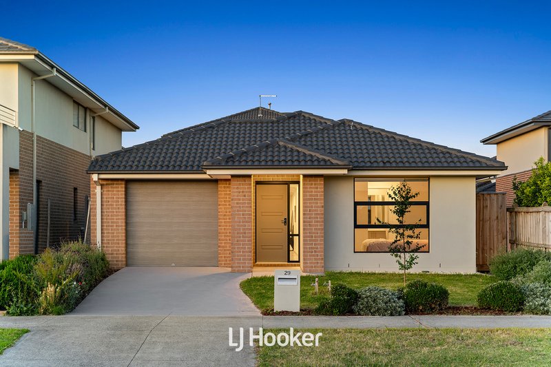 29 Tamarind Road, Cranbourne North VIC 3977