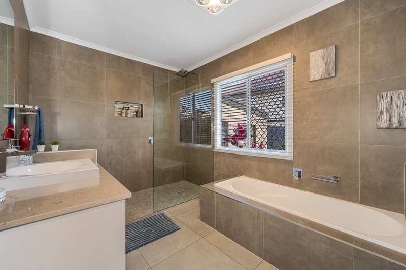 Photo - 29 Tamarix Avenue, Bray Park QLD 4500 - Image 2