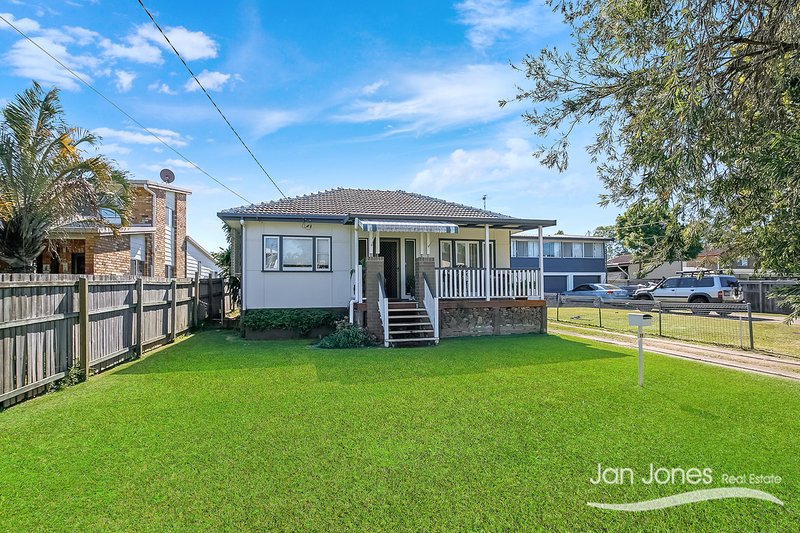 Photo - 29 Thompson Cres , Clontarf QLD 4019 - Image 2