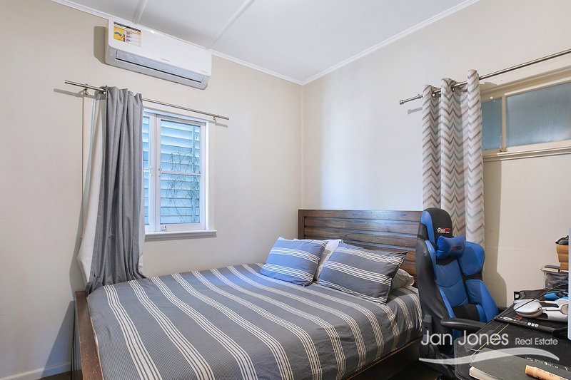 Photo - 29 Thompson Cres , Clontarf QLD 4019 - Image 9