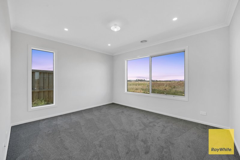 Photo - 29 Timberland Drive, Tarneit VIC 3029 - Image 9