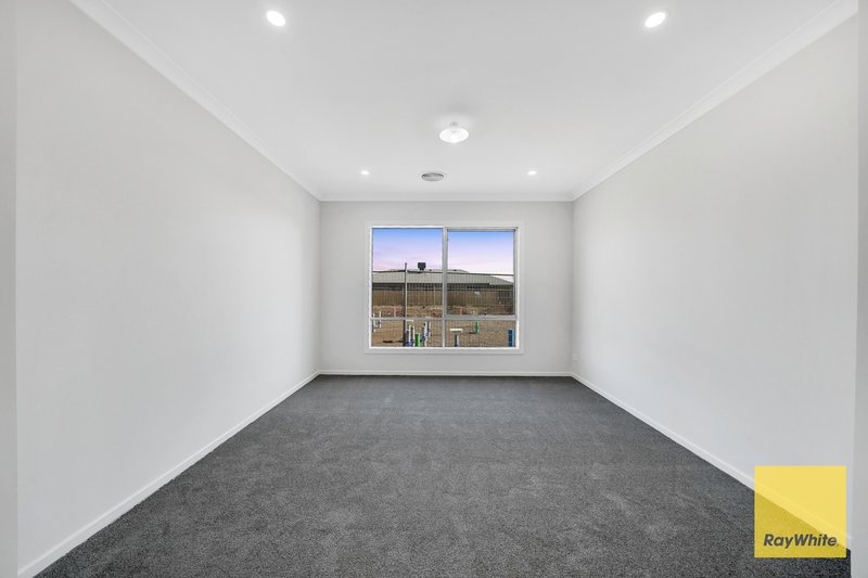 Photo - 29 Timberland Drive, Tarneit VIC 3029 - Image 10