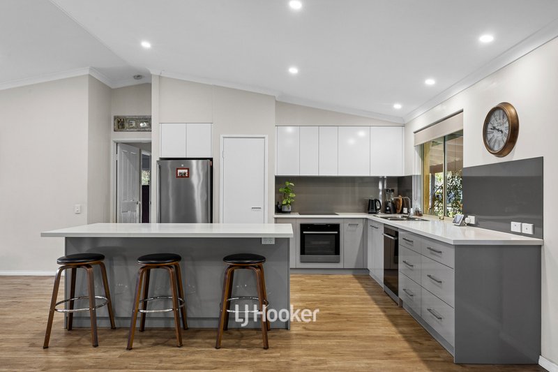 Photo - 29 Tributary Place, Leschenault WA 6233 - Image 10