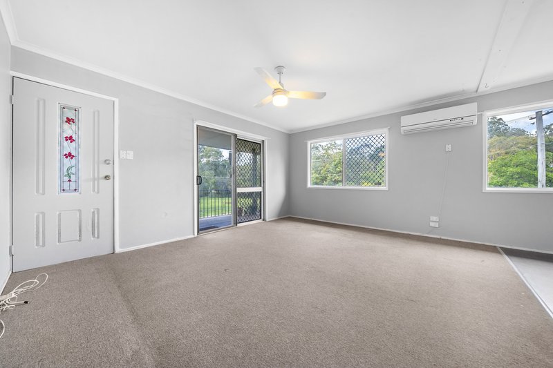 Photo - 29 Tweedland Crescent, Beenleigh QLD 4207 - Image 2