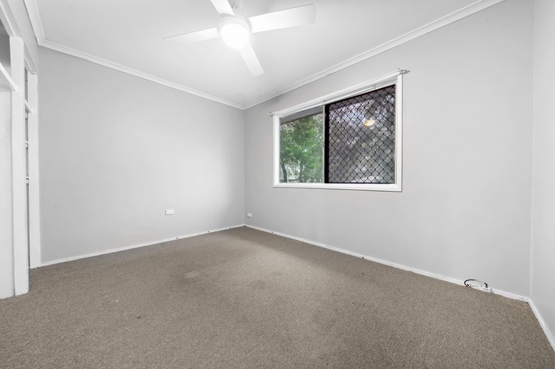 Photo - 29 Tweedland Crescent, Beenleigh QLD 4207 - Image 4