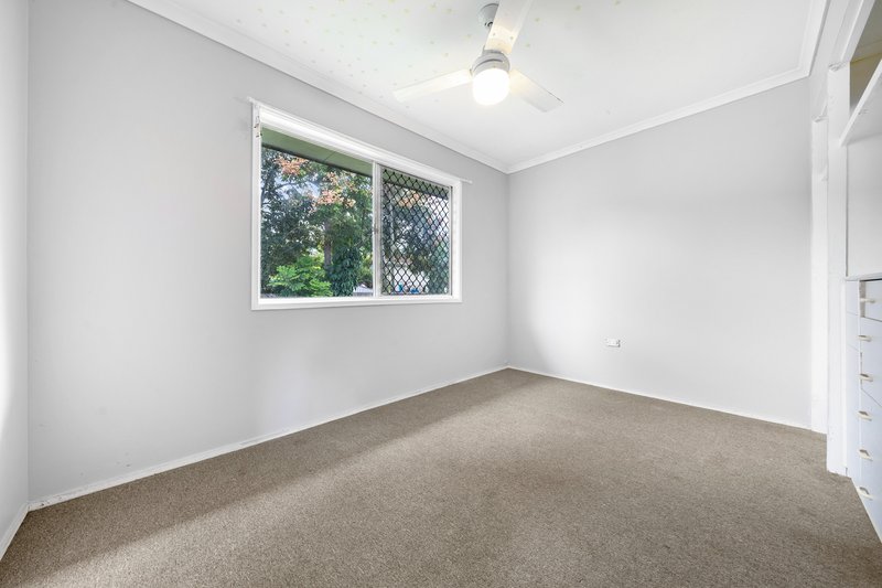 Photo - 29 Tweedland Crescent, Beenleigh QLD 4207 - Image 5