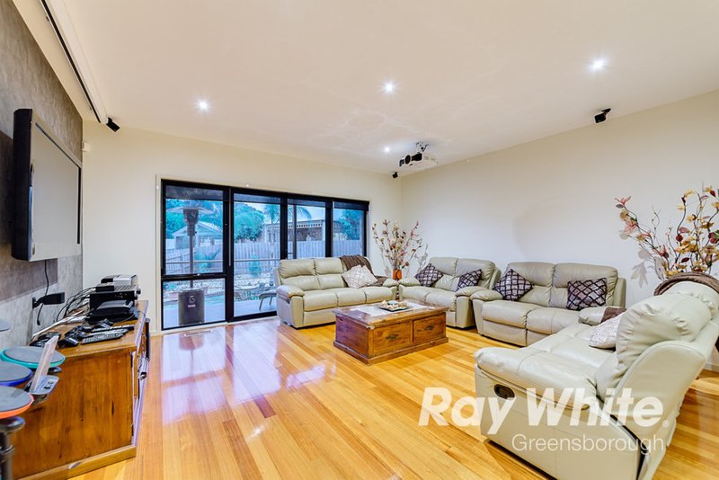 Photo - 29 Viewgrand Way, Greensborough VIC 3088 - Image 11