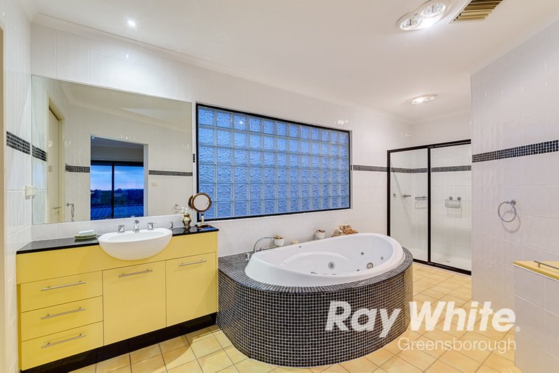 Photo - 29 Viewgrand Way, Greensborough VIC 3088 - Image 13