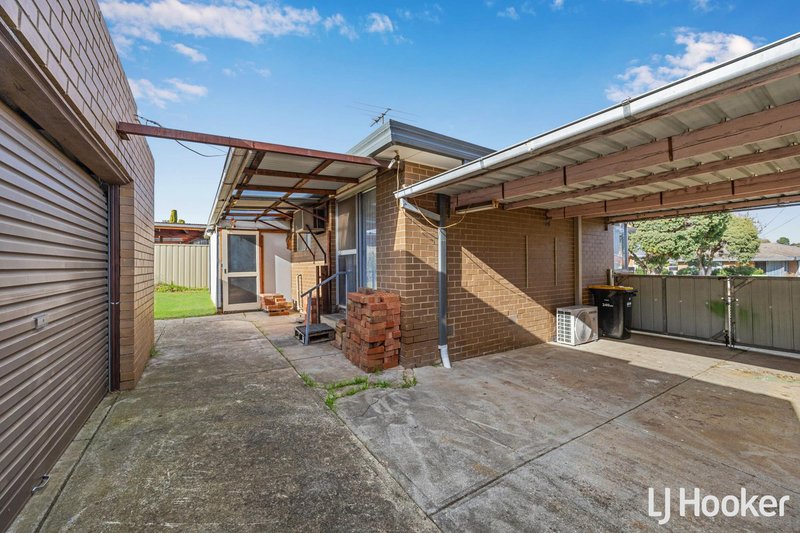 Photo - 29 Vista Drive, Melton VIC 3337 - Image 2