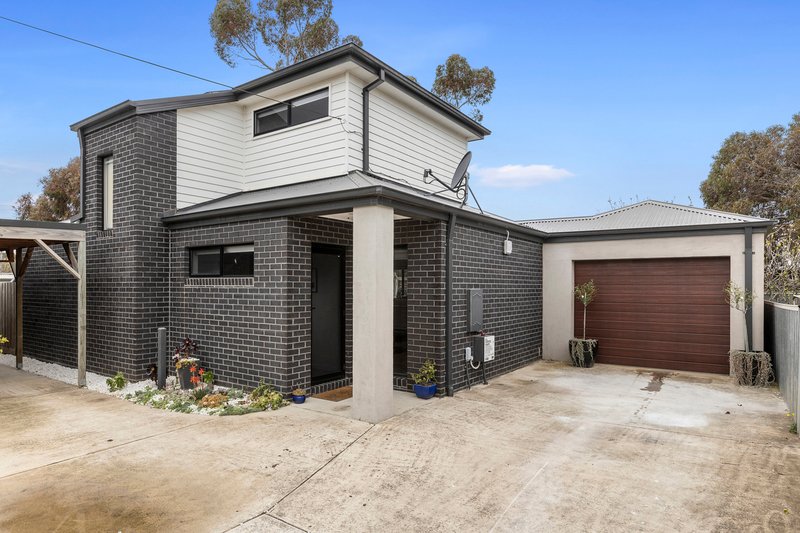 Photo - 2/9 Vistula Avenue, Bell Park VIC 3215 - Image 1