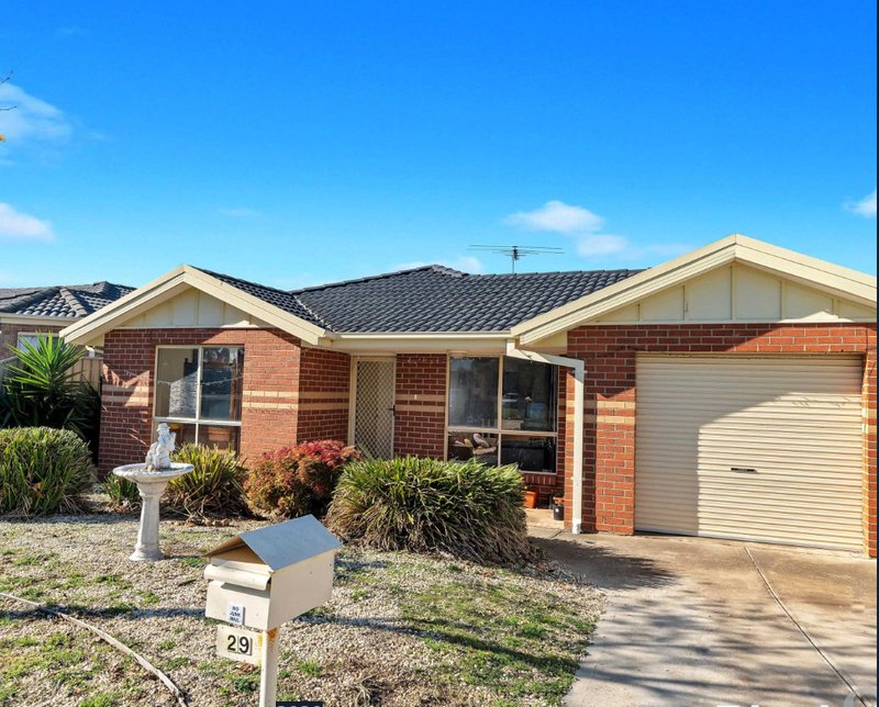 Photo - 29 Waight Court, Tarneit VIC 3029 - Image 2