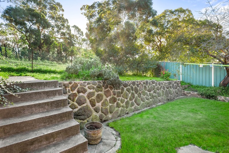 Photo - 29 Wanbanna Avenue, Greensborough VIC 3088 - Image 5