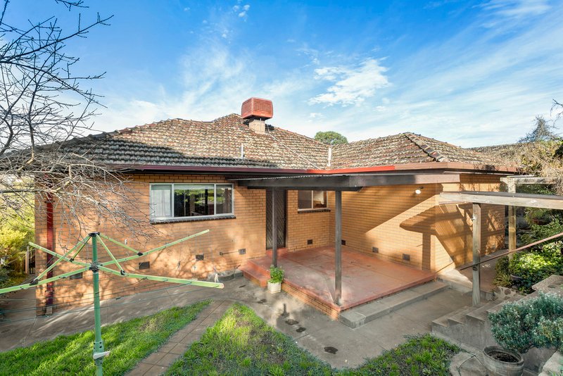 Photo - 29 Wanbanna Avenue, Greensborough VIC 3088 - Image 7