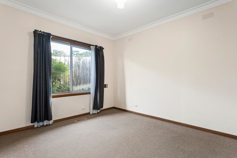 Photo - 29 Wanbanna Avenue, Greensborough VIC 3088 - Image 10