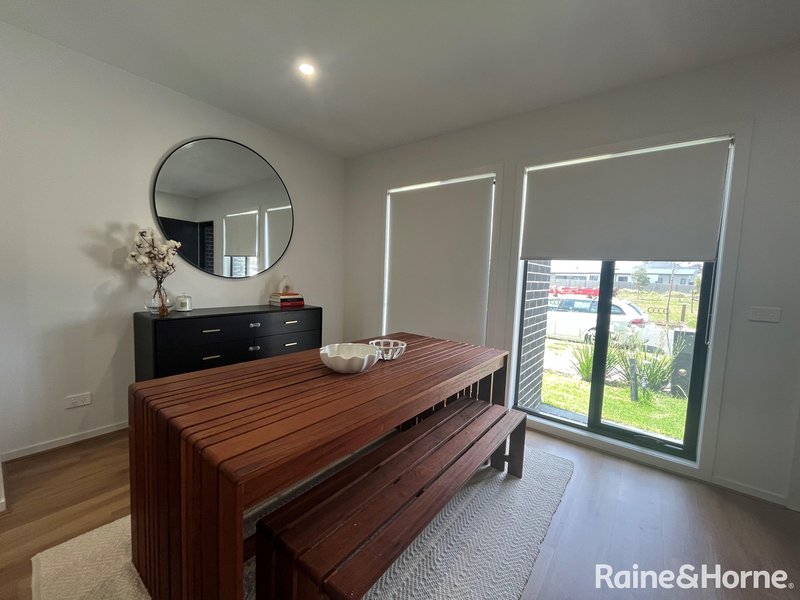 Photo - 29 Warangal Way, Deanside VIC 3336 - Image 4