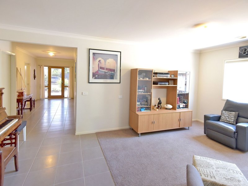 Photo - 29 Wattlehill Grove, St Leonards VIC 3223 - Image 7