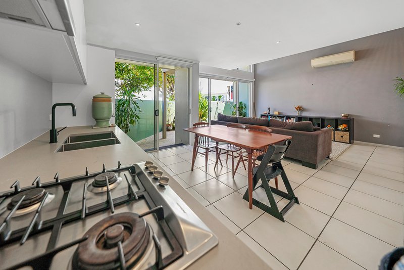 Photo - 2/9 Watts Drive, Varsity Lakes QLD 4227 - Image 6