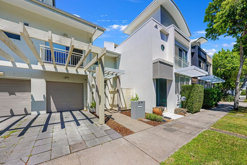 Photo - 2/9 Watts Drive, Varsity Lakes QLD 4227 - Image 11