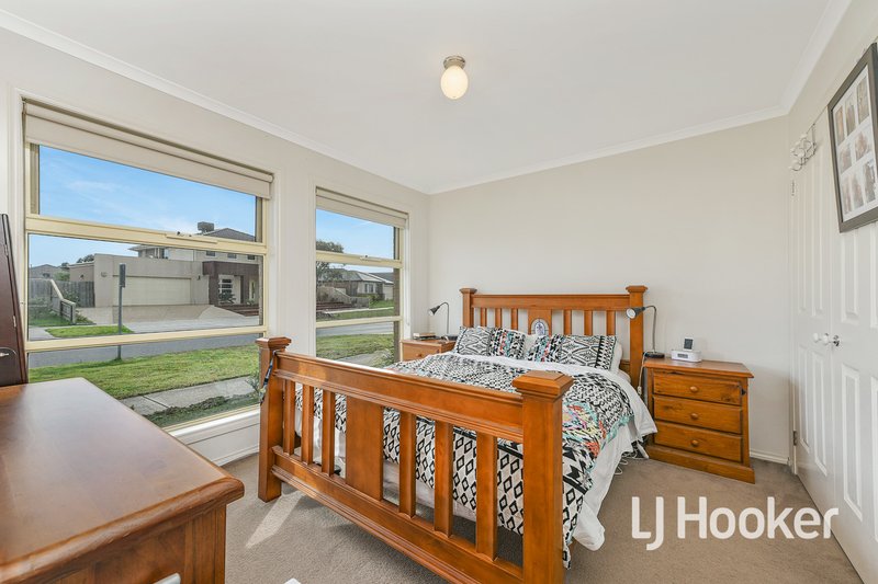 Photo - 29 Webster Way, Pakenham VIC 3810 - Image 5