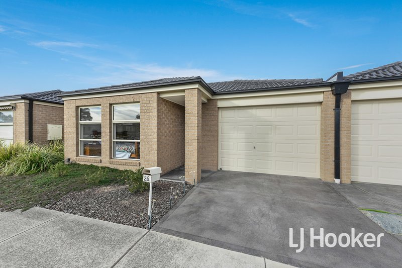 Photo - 29 Webster Way, Pakenham VIC 3810 - Image 9