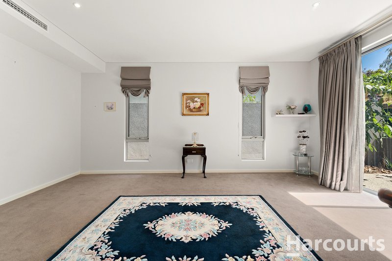 Photo - 29 Whimbrel Crescent, Coodanup WA 6210 - Image 7