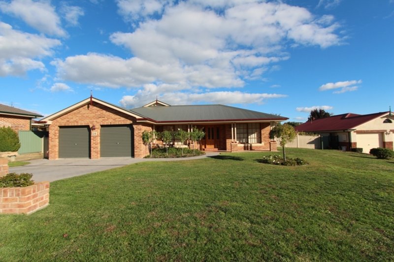 29 Willow Drive, Bathurst NSW 2795