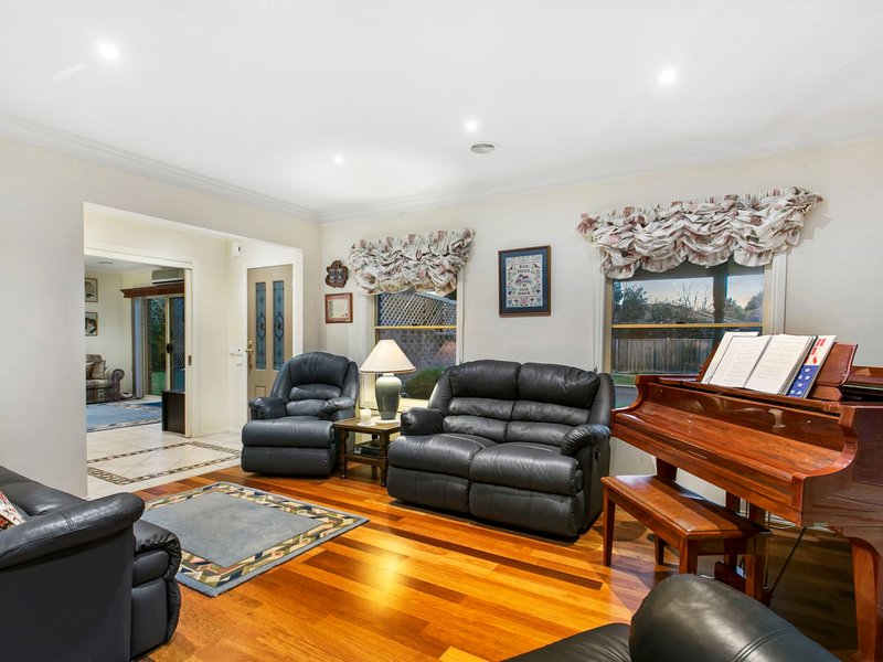 Photo - 29 Willslie Crescent, Berwick VIC 3806 - Image 3