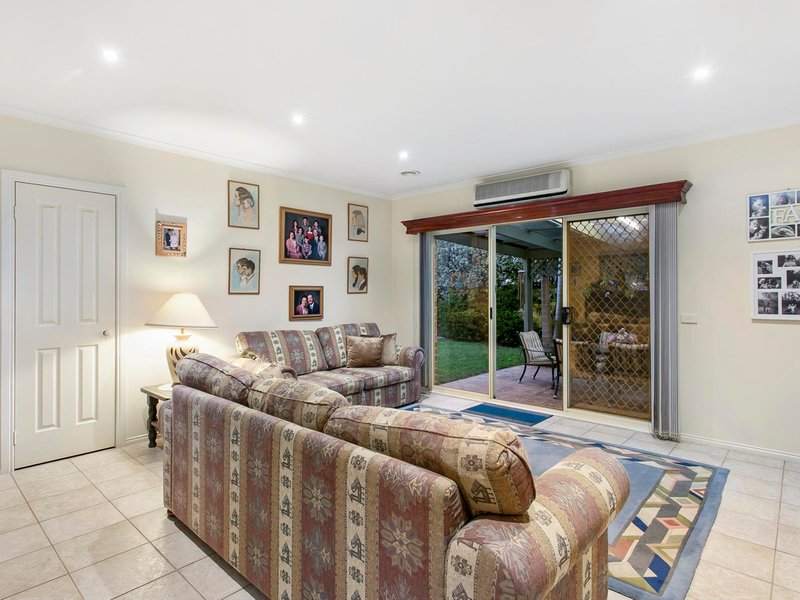 Photo - 29 Willslie Crescent, Berwick VIC 3806 - Image 4