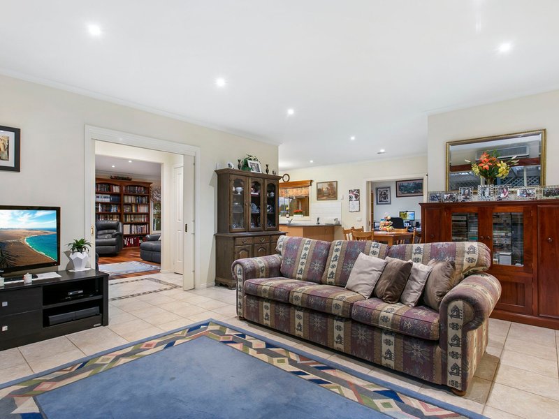 Photo - 29 Willslie Crescent, Berwick VIC 3806 - Image 5