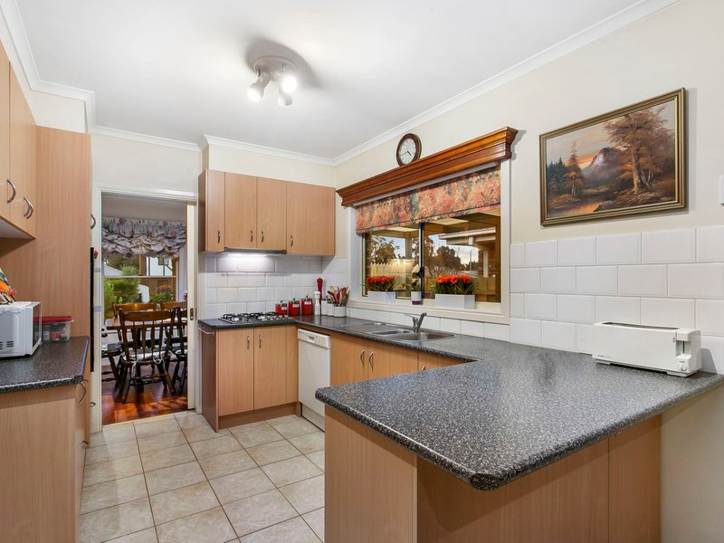 Photo - 29 Willslie Crescent, Berwick VIC 3806 - Image 6