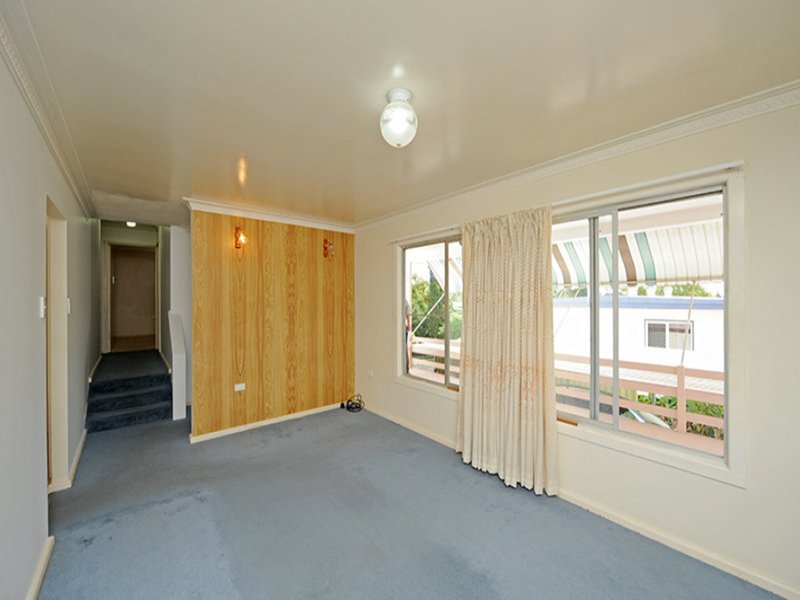 Photo - 29 Wilson Street, New Auckland QLD 4680 - Image 2