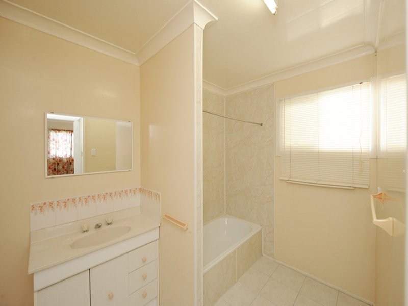 Photo - 29 Wilson Street, New Auckland QLD 4680 - Image 10