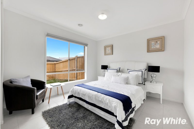 Photo - 29 Wolomina Crescent, Werribee VIC 3030 - Image 5