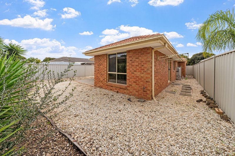 Photo - 29 Wyperfeld Circuit, Caroline Springs VIC 3023 - Image 12