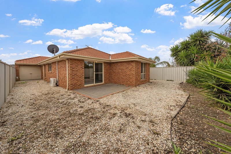 Photo - 29 Wyperfeld Circuit, Caroline Springs VIC 3023 - Image 13